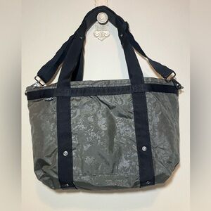 ANDI ANDI utility tote bag in a grey camouflage pattern